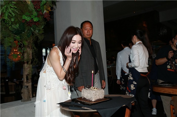 温碧霞举办「50岁生日派对」