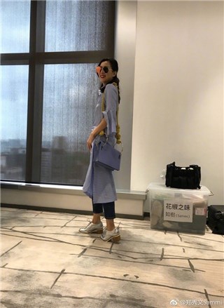 郑秀文又变成纸片人了 最喜欢有肌肉的自己