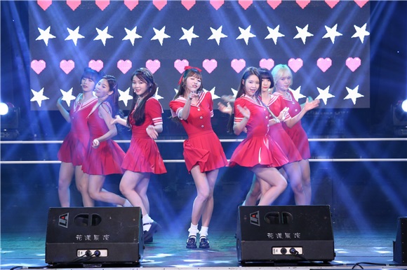 韩国女团OH MY GIRL来台出席专辑粉丝见面会