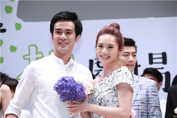 杨丞琳、蓝正龙、安心亚、施易男、张书豪出席植剧场联合发布记者会
