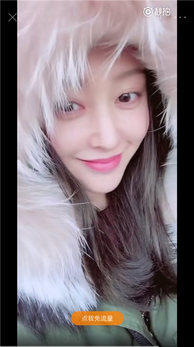 张天爱排队买梅菜扣肉饼 网友直呼羡慕：怎么吃都不胖