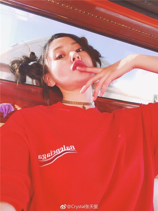 张天爱晒初春写真俏皮十足 粉丝:保持更博速度