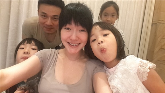 小S生日 与许老三来个没刷牙之吻