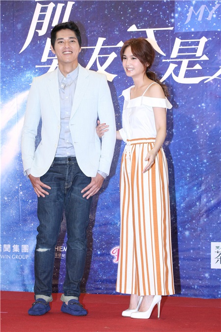 杨丞琳、蓝正龙等出席《前男友不是人》开镜记者会