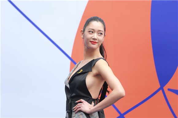 CLARA、文熙景、金允书、崔允英、玄英等出席2017F/W首尔时装周活动