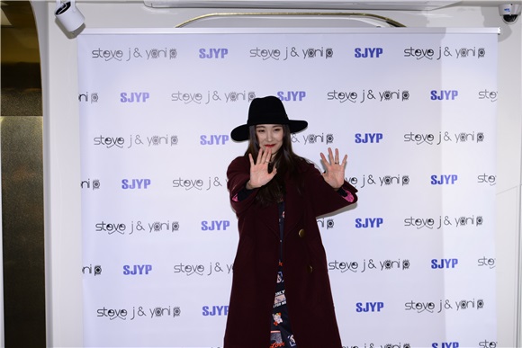 李多熙、李世英等出席某时尚品牌活动