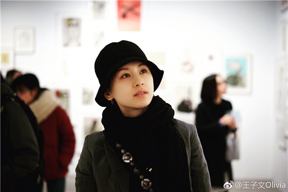 2018刚开始就迎来最受瞩目的画展 忙着拍戏的王子文都要挤时间去一探究竟