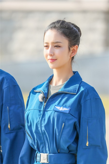 佟丽娅真男2化身真正飞行员