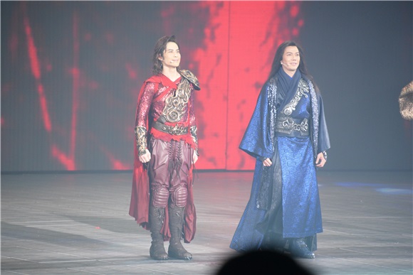 郑嘉颖、谢天华、郑丹瑞、黎耀祥、谭耀文、吕良伟等出演舞台剧《风云5D音乐剧》