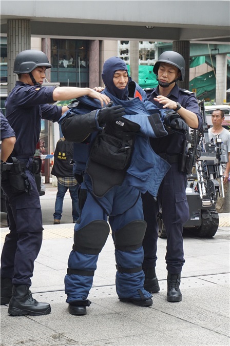 刘德华电影《拆弹专家》拍摄拆炸弹场面