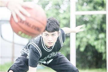 新手爸陈晓私下热爱篮球 NBA球星汤普森竟是他好友