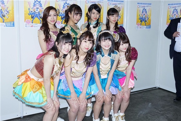 〈Yes 香港现场〉SKE48敬业不惧寒冷 露腰秀腿引粉丝尖叫