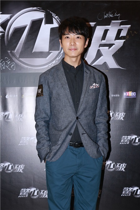 谢霆锋与刘青云以一明一暗造型现身新片《惊心破》首映