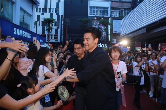 刘青云、彭于晏、陈木胜出席电影《危城》首映会