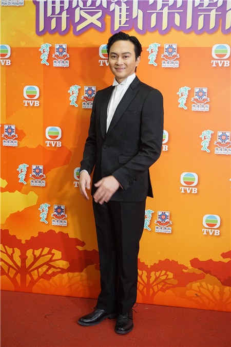 李克勤、郑嘉颖、谢天华、谭耀文、张智霖等出席慈善节目「博爱欢乐传万家」