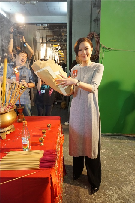 郑嘉颖、田蕊妮、金刚、吴业坤等为TVB《迷》(暂名)开镜