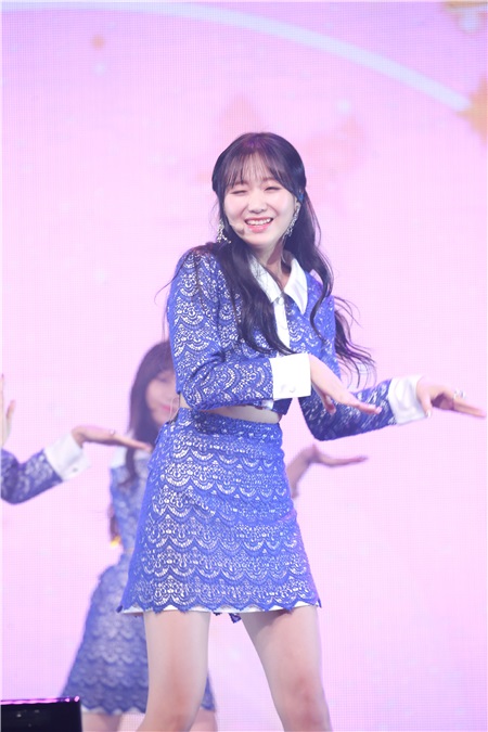 女团Lovelyz在首尔BLUE SQUARE举行了第四张迷你专辑《Fall in Lovelyz》媒体SHOW CASE