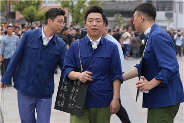 “极挑团”成员们走走工作的路上