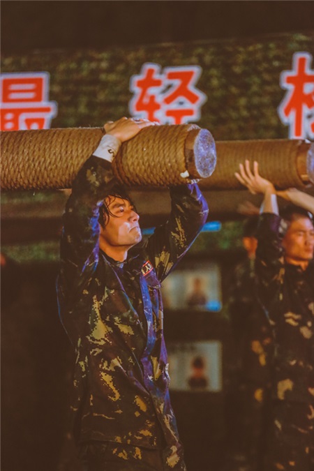 蒋劲夫力拼猎人勋章争夺战 《真男》热血大结局即将开启