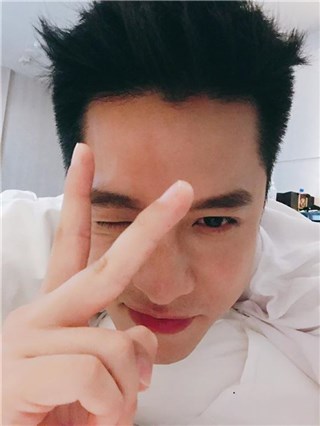 周汤豪身体快要累垮 拔罐求放松吓坏粉丝