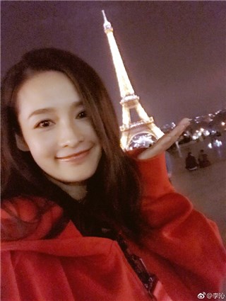 李沁到巴黎参加时装周 多过了六小时生日