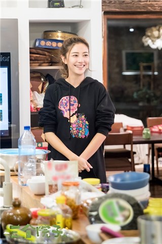 应采儿走出朋友圈