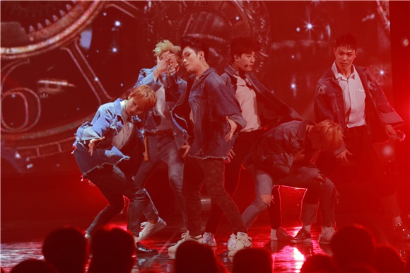 男团MonstaX、女团PRISTIN、EXID、GFriend在MBC《SHOWCHAMPION》中带来精彩舞台