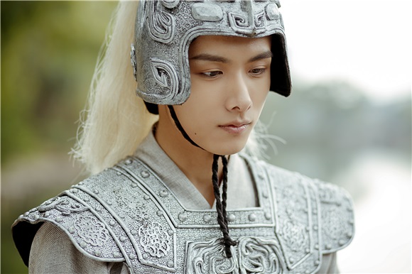 张逸杰白鹿《大王不容易》陷连环梦中梦 赵弈钦少年变将士征战沙场