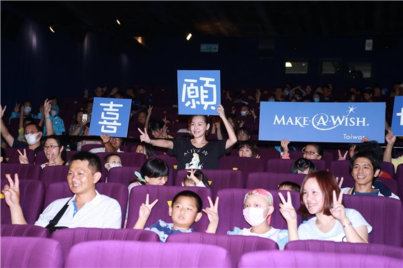 小S包场邀喜愿协会病童看《海底总动员2:多力在哪儿?》。