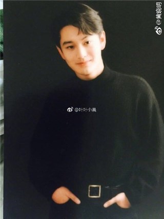 黄晓明跟风晒18岁照片 青涩不失帅气