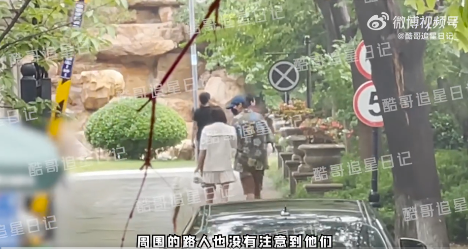 红气养人!秦岚魏大勋恋情升级挽手一起回家