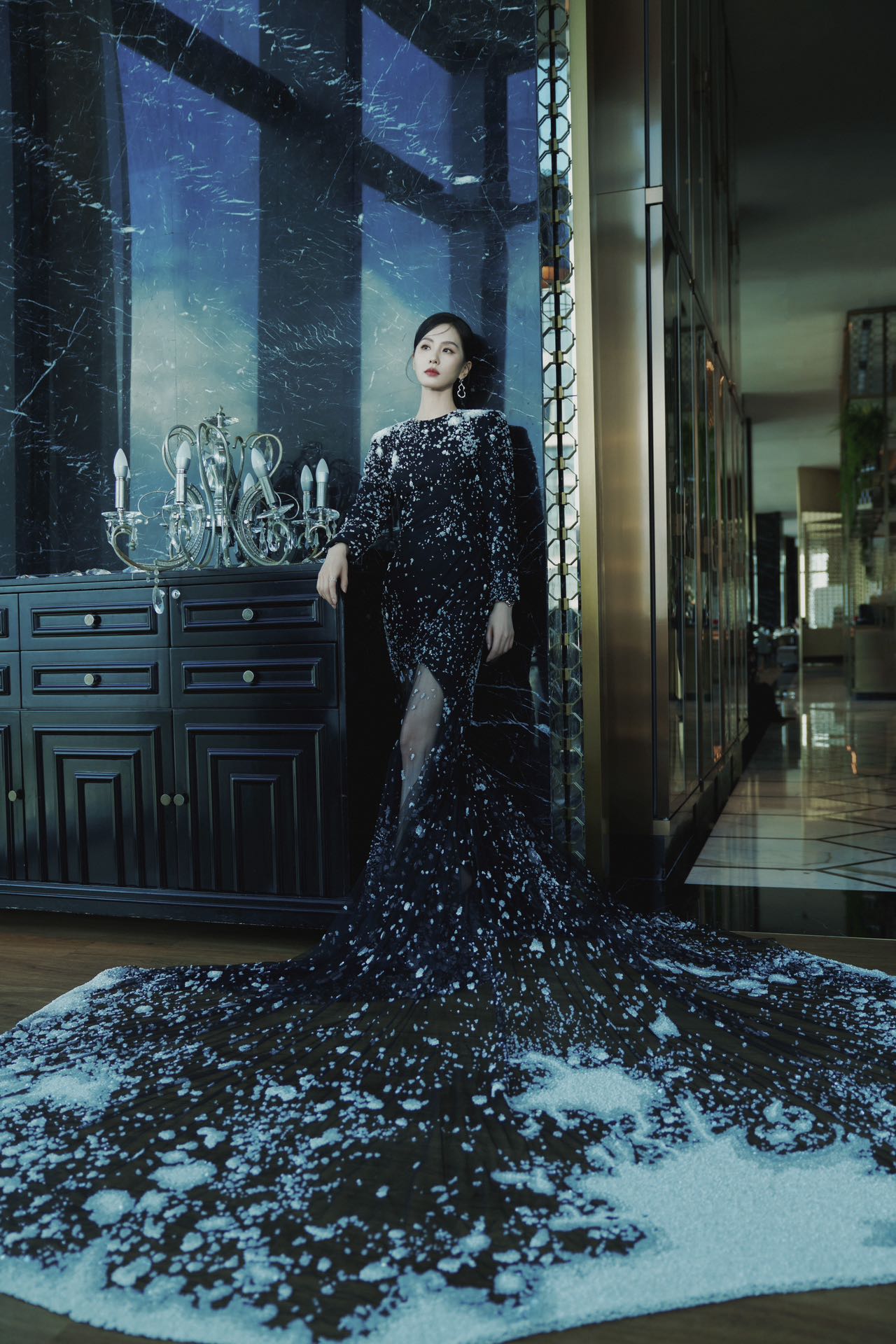 刘诗诗亮相 VOGUE 时尚盛典，三套造型出尘绝伦，美丽再惊艳众人