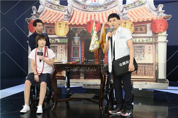 〈Yes台北现场〉黄子佼、Selina化身《通灵少女》人物为金钟奖造势