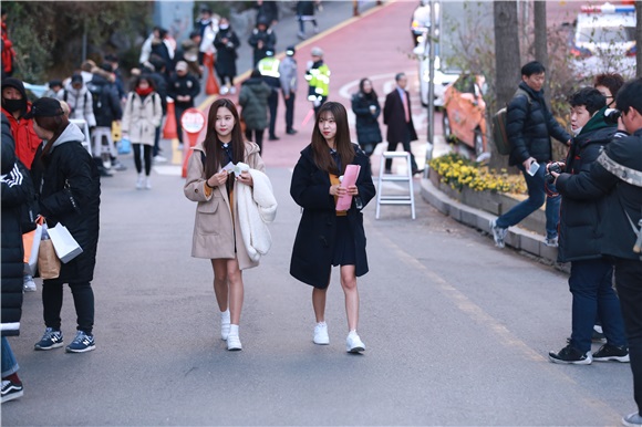 Oh my girl ARin、宇宙少女、多荣等2018参与高考艺人-Dongil Girl’s High School