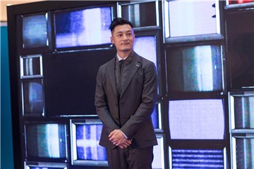 年轻潮男及男学生最爱模仿那位男星的穿着 答案是余文乐