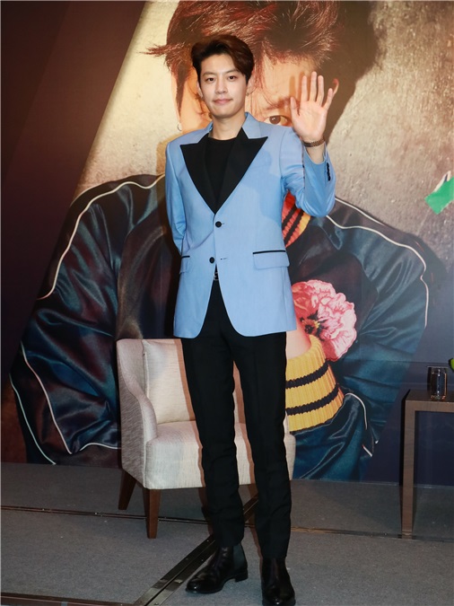 SE7EN崔东旭举行迷你专辑《I AM SE7EN》发布会