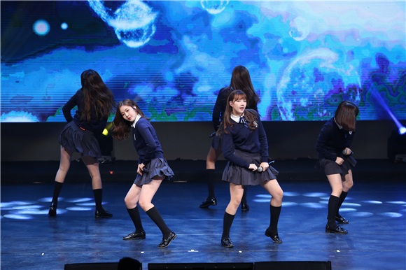 韩国女团Gfriend举办粉丝演唱会