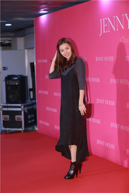 T-ara 孝敏、韩志旼等出席美容沙龙中举办的「慈善捐款派对」