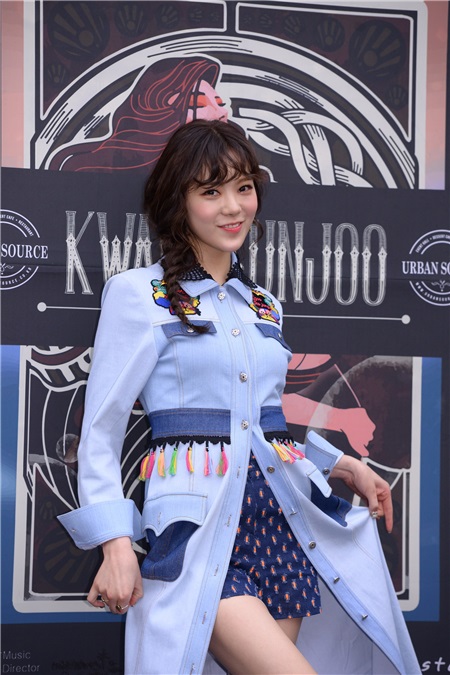 智淑、高佑丽、赵贤荣CLARA、Lizzy等出席设计师Kwak Hyunju时装秀