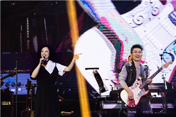 黄绮珊与金志文共同演唱《远走高飞》