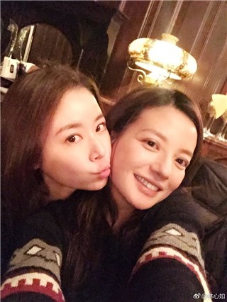 林心如晒合影为赵薇庆生 格格同框引网友童年“回忆杀”