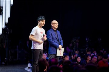 男嘉宾听女嘉宾提问