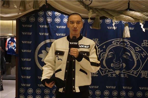王阳明今出席日本潮牌新店开幕式