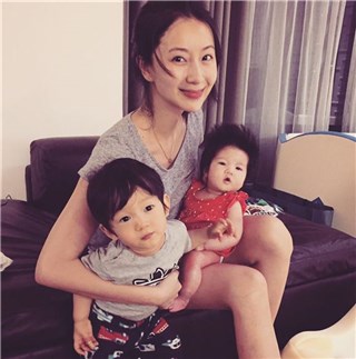 隋棠女儿萌到炸 拥有超乎极限的头发