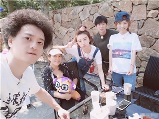 赵英俊王源李静自拍