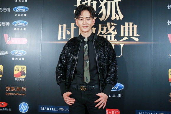潘粤明陈瑶殷桃金大川纪凌尘等出席搜狐时尚盛典