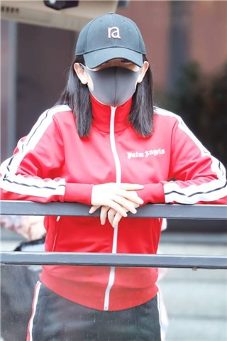 何炅开心晒快乐家族全家福 粉丝激动大呼：终於合体