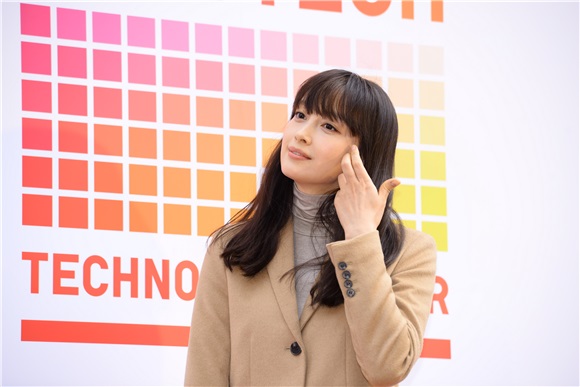 元斌爱妻李娜英产后首次亮相 秀好身材美如当初