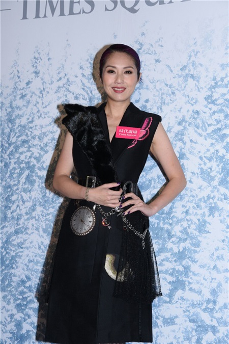 杨千嬅出席商场的圣诞节亮灯仪式