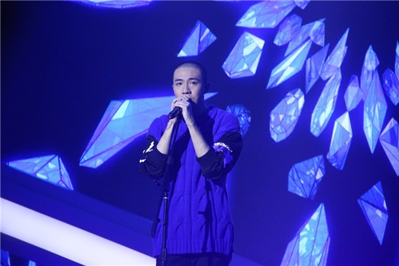 俞灏明新生演唱会办「婚礼」 「好基友」王栎鑫献世纪之吻